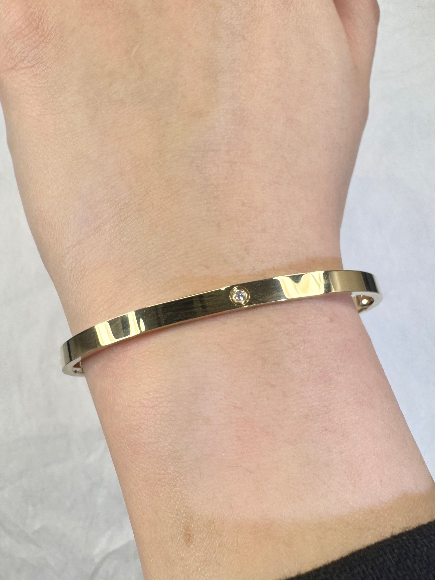 Love Me Bangle - Yellow Gold