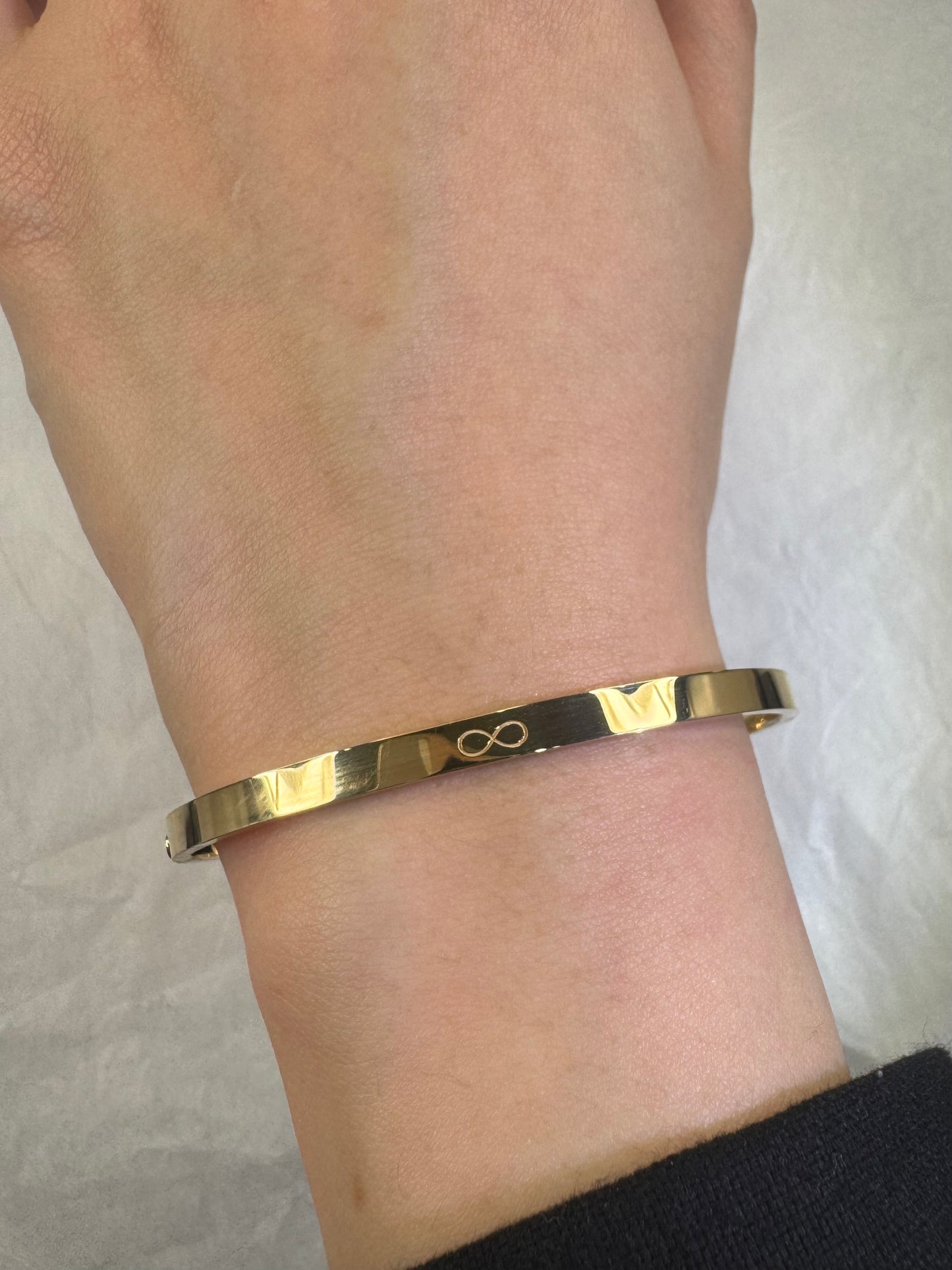 Love Me Bangle - Yellow Gold